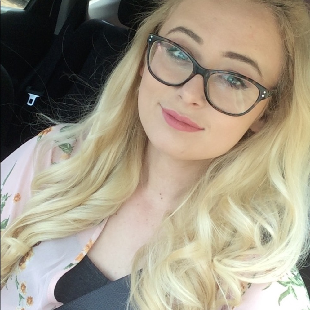 Meet your Posher, Crystal